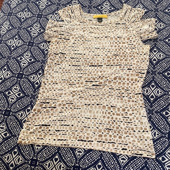 ST. John geometric split sleeve shirt sleeve white, tan, black blouse - Picture 2 of 7